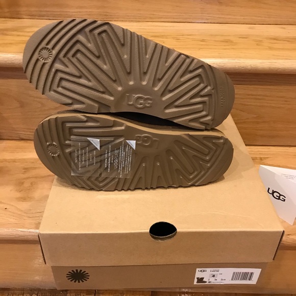 UGG Daelynn Boots -size 4 (BNWB) - Picture 5 of 5